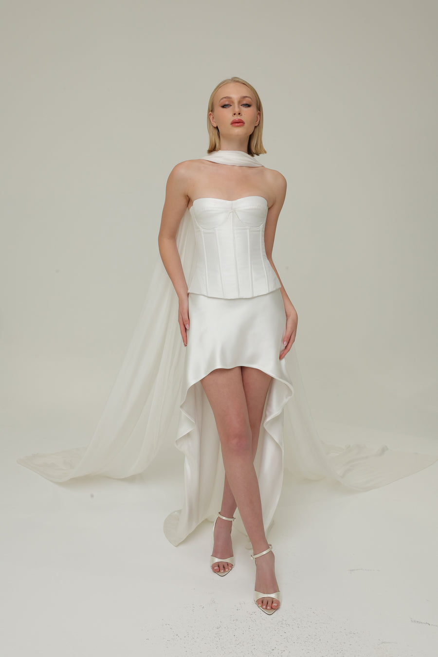 Second wedding dress, reception dress, bridal, Melbourne Australia. Made in Australia. rent the latest bridal at Klovia. Image is of a bride wearing bridal