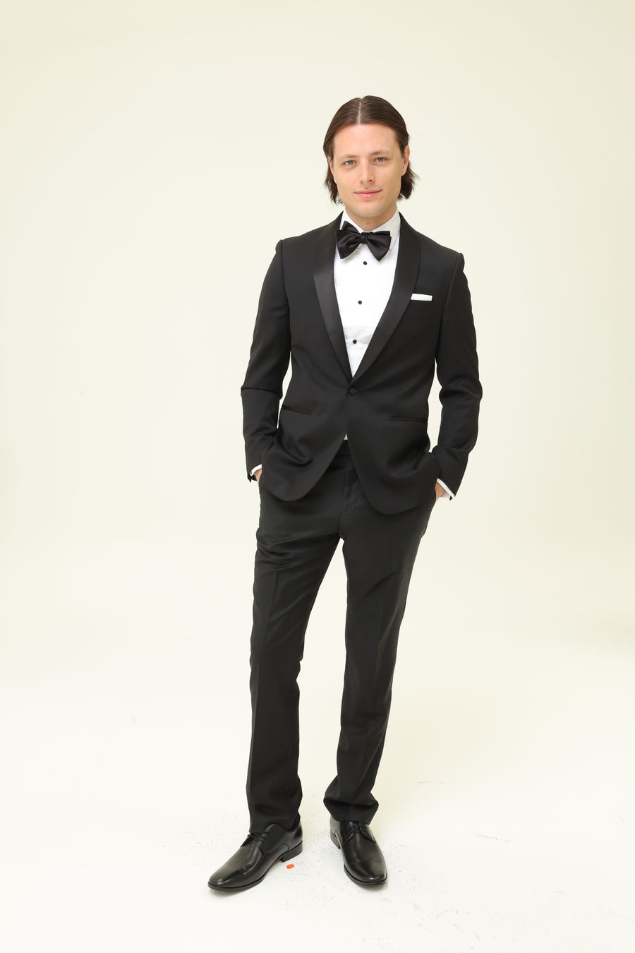 Black-tie suit hire at Klovia. Suits delivered to your door.