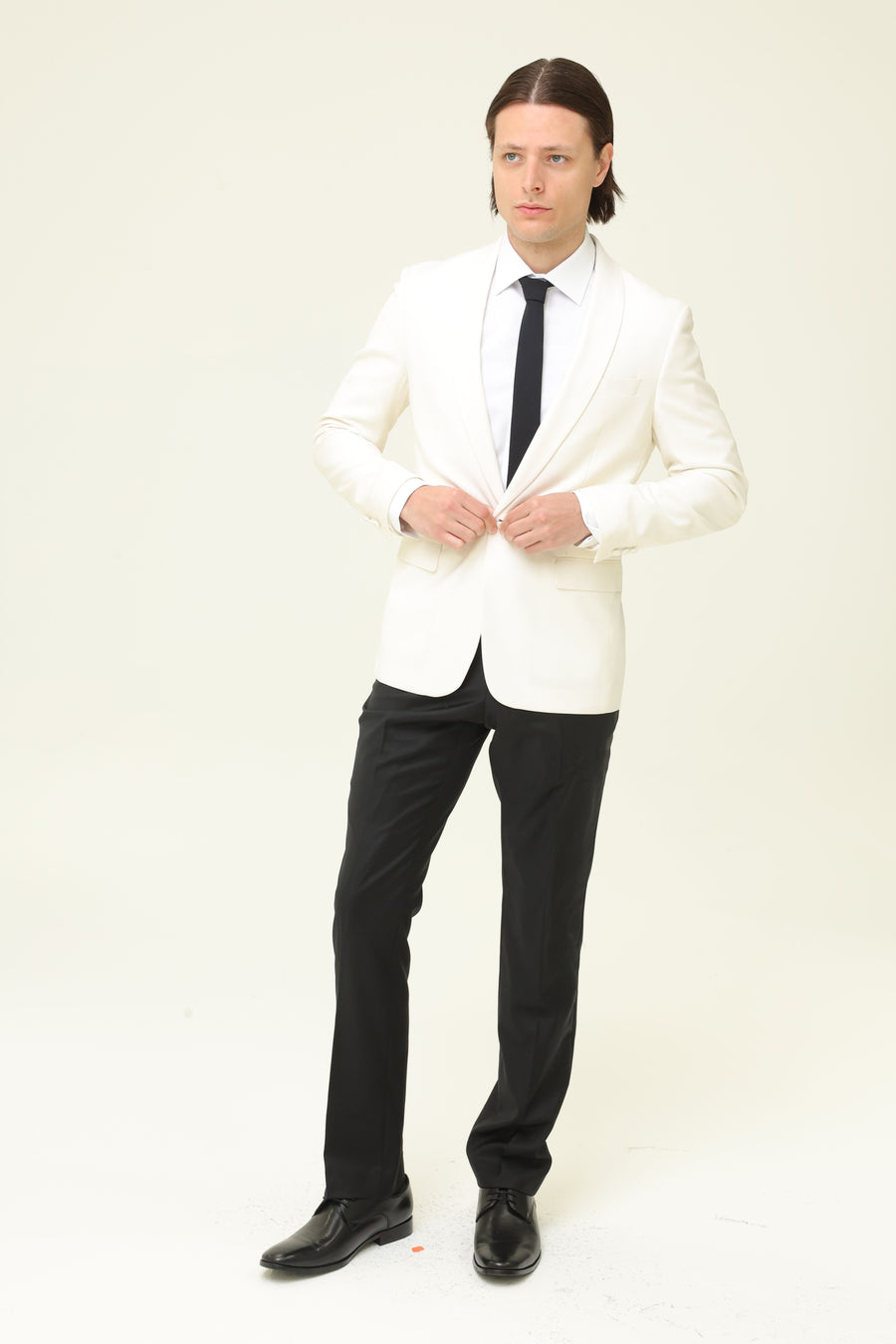 Poimen Cream suit with white shirt and black tie for hire from Klovia. Rent the latest in mens suiting. 