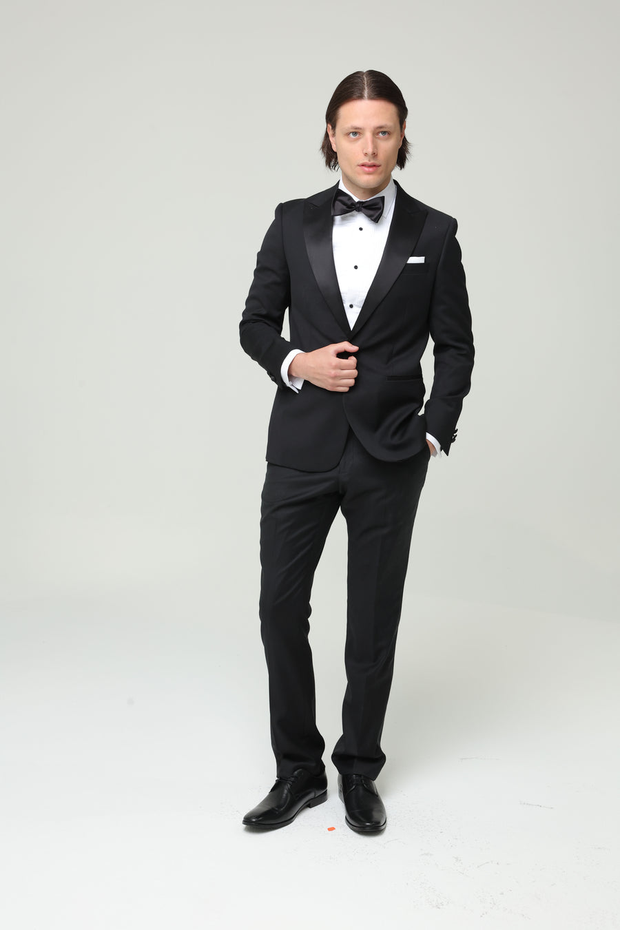 Black-Tie Peak Lapel Tuxedo Suit Bundle