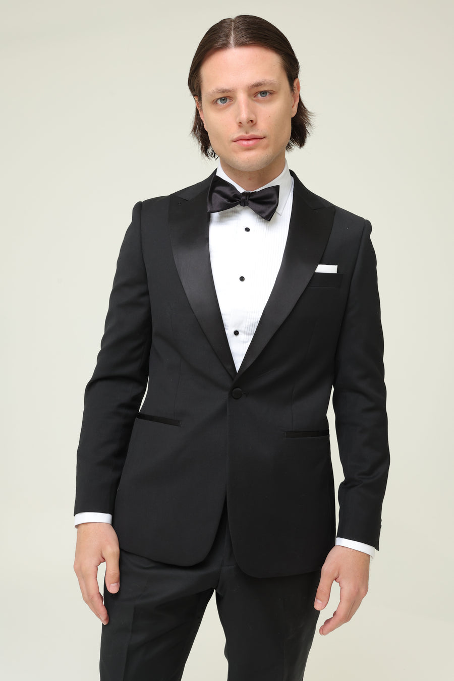 rent a black-tie suit at Klovia